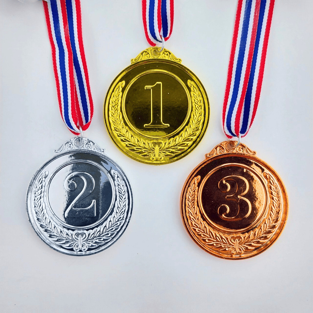 เหรียญรางวัลพลาสติก ลายตัวเลข อันดับ 1,2,3 เหรียญกีฬาสี แปะโลโก้ได้ พร้อมสายคล้องคอ