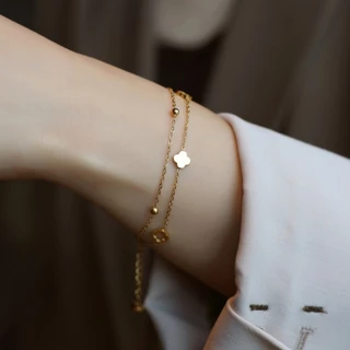 สร้อยข้อมือสองชั้นลายโคลเวอร์สี่ใบสไตล์ฝรั่งเศส จากเหล็กไทเทเนียมคุณภาพสูง แฟชั่นและปราณีตไม่มีรอยเชื่อม