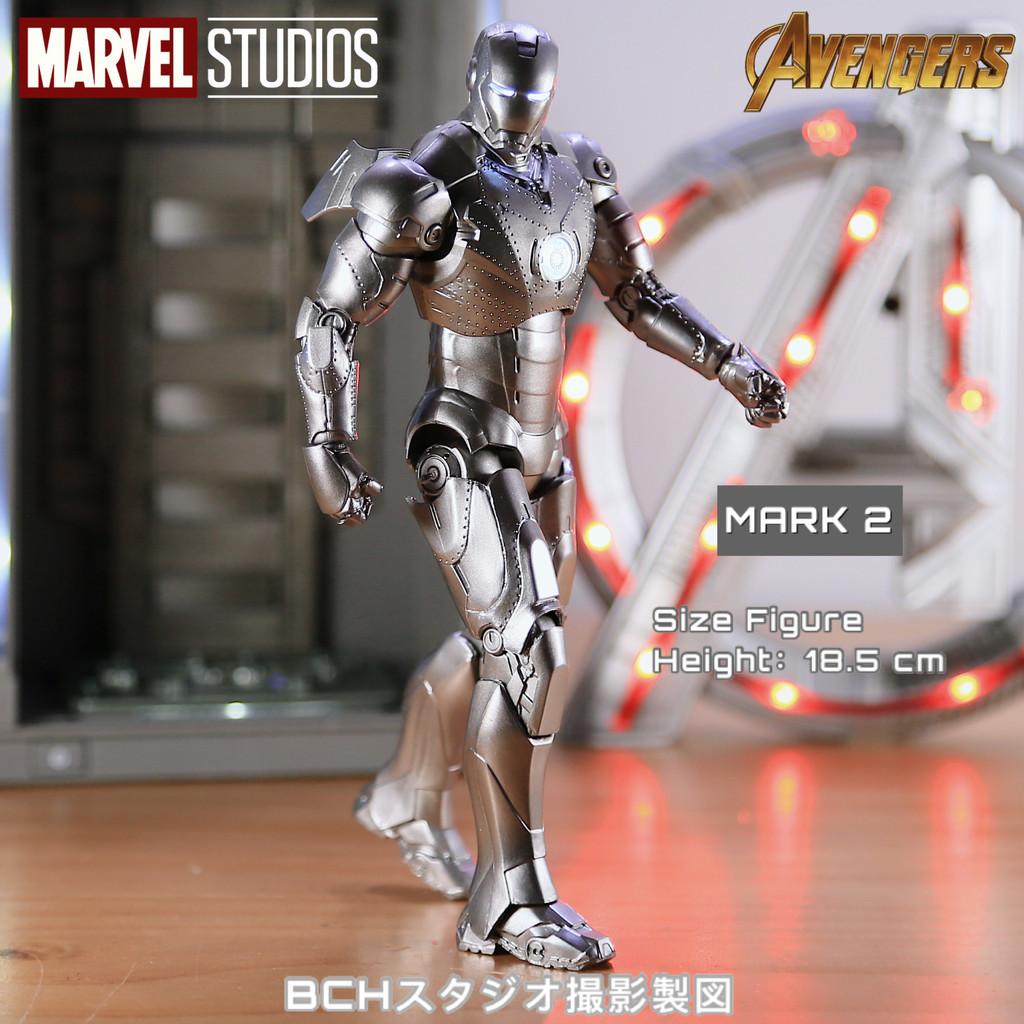 The genuine MK2 Iron Man with dynamic lighting can be made into a Marvel Avengers model by hand