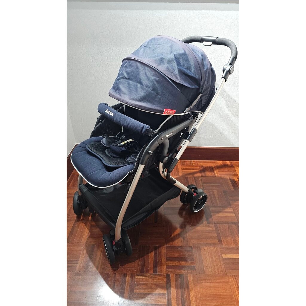 [มือสอง] Aprica Optia Premium รถเข็นเด็ก สีกรม-น้ำเงิน พร้อมใช้งาน