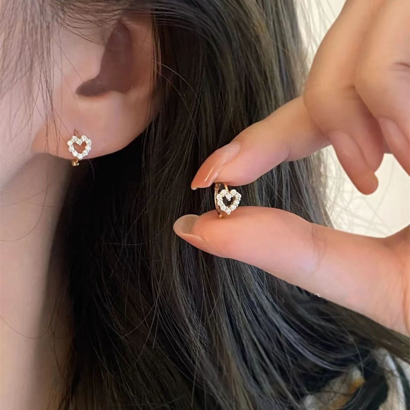 Hollow Out Love Heart Hoop ต่างหูสําหรับผู้หญิงชุดต่างหูเจาะสําหรับเด็กชุดต่างหูทองสไตล์หวานทุกวันเครื่องประดับ