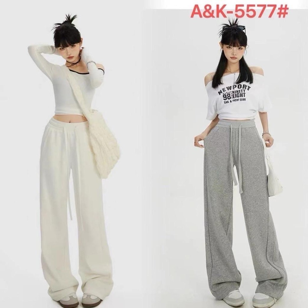 กางเกงวอร์มขากระบอกขอบเอวหนา เพิ่มดีเทลเส้นข้าง แต่งปกกระเป๋าหลัง A&K 5577