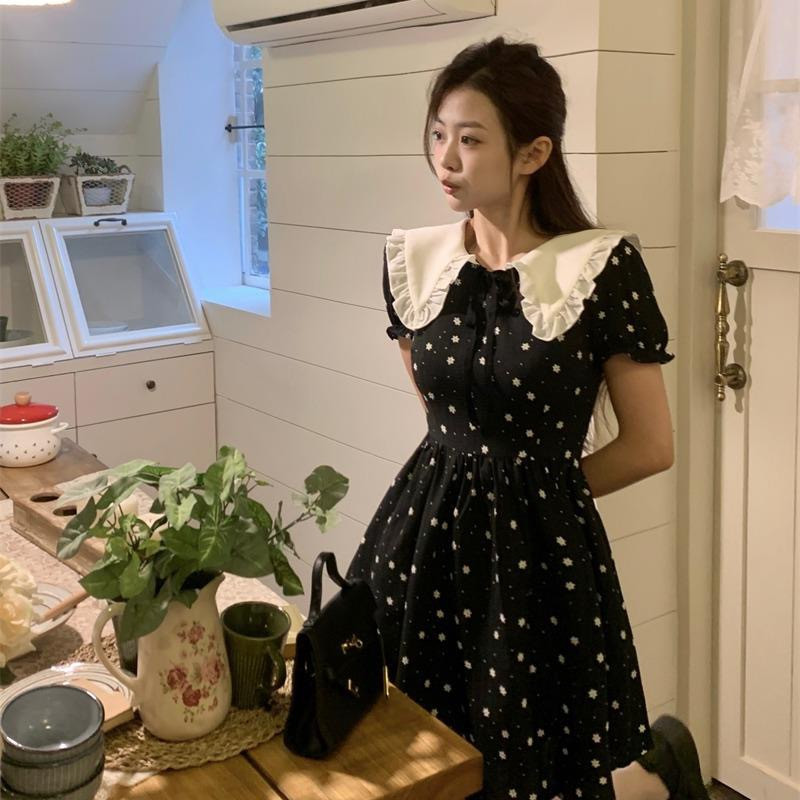 รักครั้งแรกชุดเดรสลายดอกไม้คอตุ๊กตาเล็กสีดำสำหรับผู้หญิงชุดเจ้าหญิงดูผอมสไตล์ฝรั่งเศสสำหรับสาวฮอตหวา