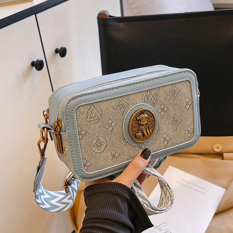 High-end Letter พิมพ์กระเป๋าสะพายสตรี Casual Commuter การจับคู่สี Messenger กระเป๋า All-Match แฟชั่นแฟชั่นกระเป๋าสี่เหลี่ยมเล็กกระเป๋ากล่องผู้หญิง