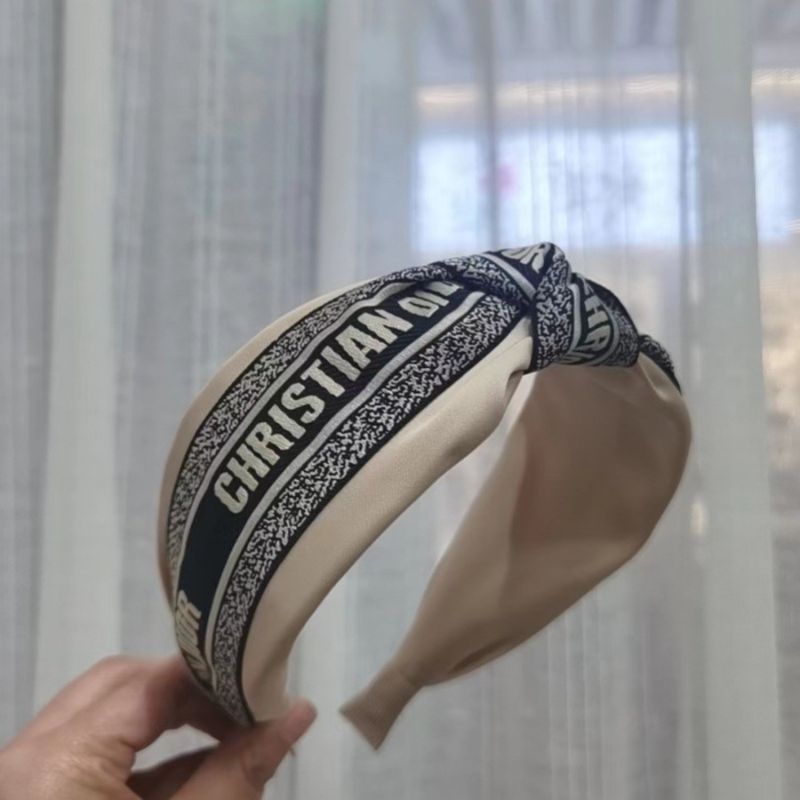 ที่คาดผมปักลายตัวอักษร 2024 สไตล์ใหม่ปีกกว้างใบหน้าตามหาขนาดเล็กสไตล์อเมริกันที่คาดผมล้างหน้าความดันผมความรู้สึกระดับไฮเอนด์ทั้งหมด @