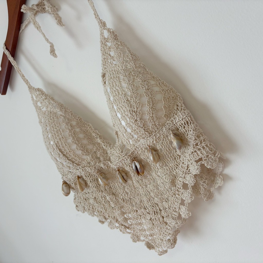 ไม่สม่ําเสมอ Halter คอผ้าฝ้ายหน้าอก Pad สลิง + Handmade Shell Cross Hollow เสื้อกั๊กกลับ Lace-Up Top