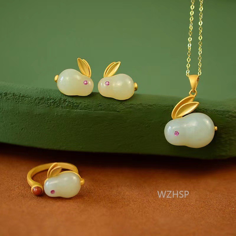 สร้อยคอลูกปัด Jadeite พร้อมจี้กระต่ายน่ารัก ของขวัญในอุดมคติสําหรับเธอ