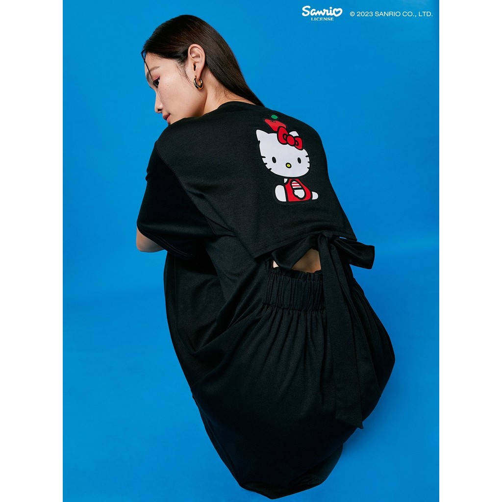 Pomelo x Hello Kitty เดรสดีเทลโบว์เปิดหลัง เป็นมิตรต่อสิ่งแวดล้อม / Pomelo x Hello Kitty Sustainable