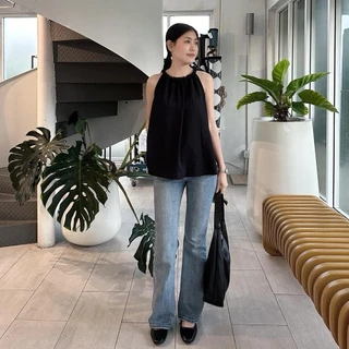 SOPHIA TOP | เสื้อแขนกุด คอเปีย ผ้าลายอัดยับ สวยหรู ดูแพง และใส่สบายมาก