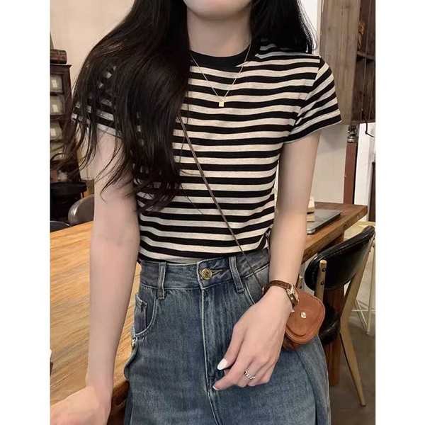 เสื้อยืด baby tee aimer เสื้อยืด เสื้อยืดลายทางสำหรับผู้หญิง แขนสั้น คอปักดิ้น ทำจากผ้าฝ้ายแท้ ออกแบ