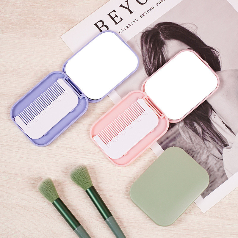 Mini Mirror กระจกแต่งหน้า ทรงสี่เหลี่ยม ขนาดเล็ก พร้อมหวีด้านใน กระจกแบบพกพา พับได้ G3475