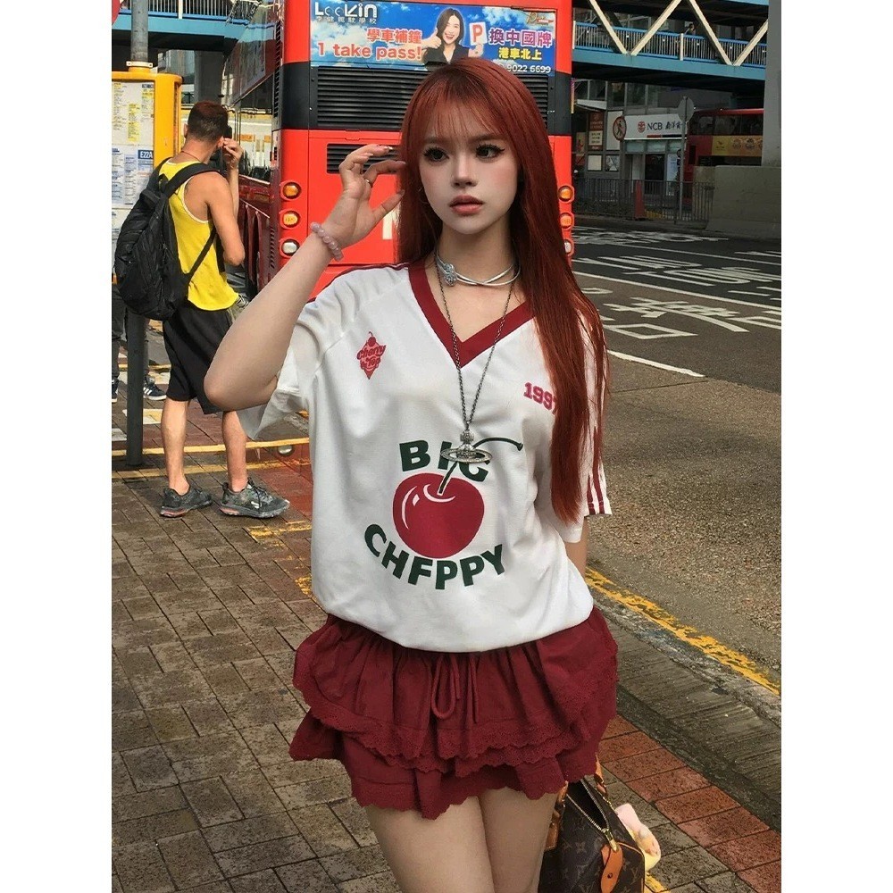 เสื้อยืด เพศ-เป็นกลาง สไตล์เกาหลี น่ารัก พิมพ์ลาย คอวี โอเวอร์ไซซ์ หลวม แขนสั้น เสื้อยืดผู้ชายและผู้หญิง เทรนด์มาแรง 2024