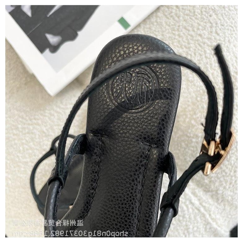2023 ฤดูร้อนสไตล์ใหม่ Flip-Flops รองเท้าแตะผู้หญิงสวมใส่ด้านนอกรองเท้าแตะแฟชั่นสไตล์ใหม่แบน Niche All-Match แฟชั่น Herringbone Flip-