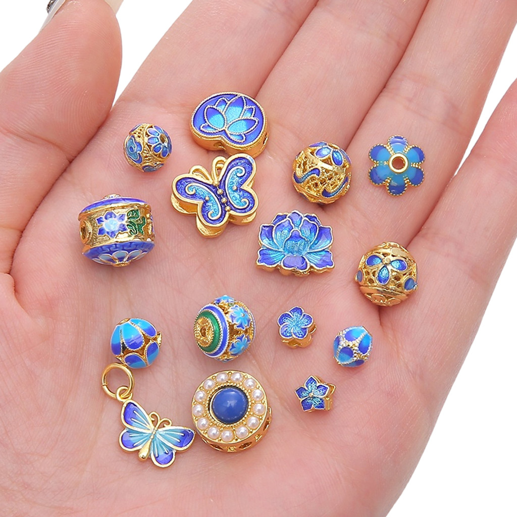 Hollow แกะสลัก Cloisonne อุปกรณ์เสริมจีนแบบดั้งเดิมหัตถกรรมอุปกรณ์เสริม 18k Gold-Plated อุปกรณ์เสริม DIY Handmade สร้อยคอสร้อยข้อมือ 1 ชิ้น