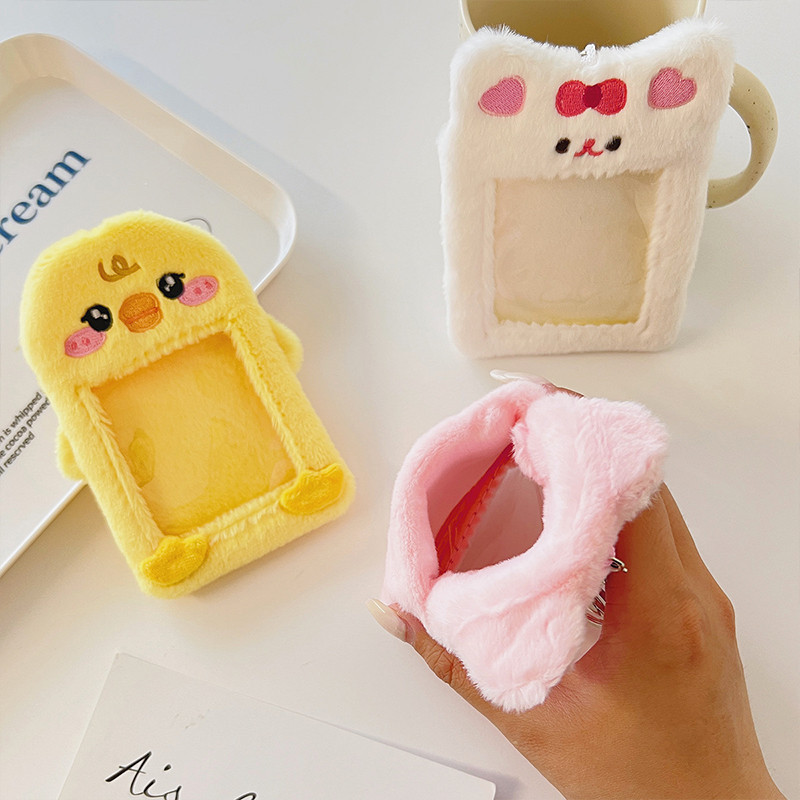 3 นิ้วการ์ตูน Plush Photocard ผู้ถือ Kpop Idol การ์ดแขนป้องกันอัลบั้มรูปกระเป๋านักเรียน Pendent พวงกุญแจของขวัญวันเกิด - รูปที่ 6