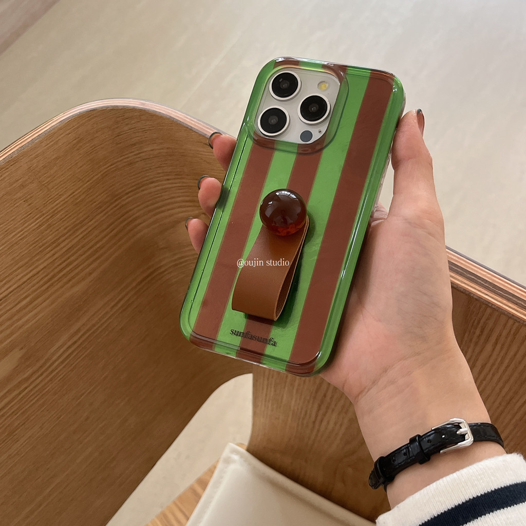 Ins Niche Retro Simple High-End Feeling สีน้ําตาลสีเขียวลายสามมิติแหวนบอลเหมาะสําหรับ 16pro เคสโทรศัพท์ 15promax/14/13 เคสป้องกันกันกระแทก