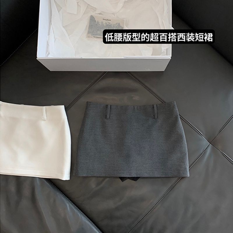 ** 2025 สีเทาชุด All-Match กระโปรงสั้นผู้หญิงฤดูร้อนสไตล์ใหม่ Preppy สไตล์ต่ําเอว Slimmer ดูกระโปรง Anti-Exposure a-Line กระโปรง *