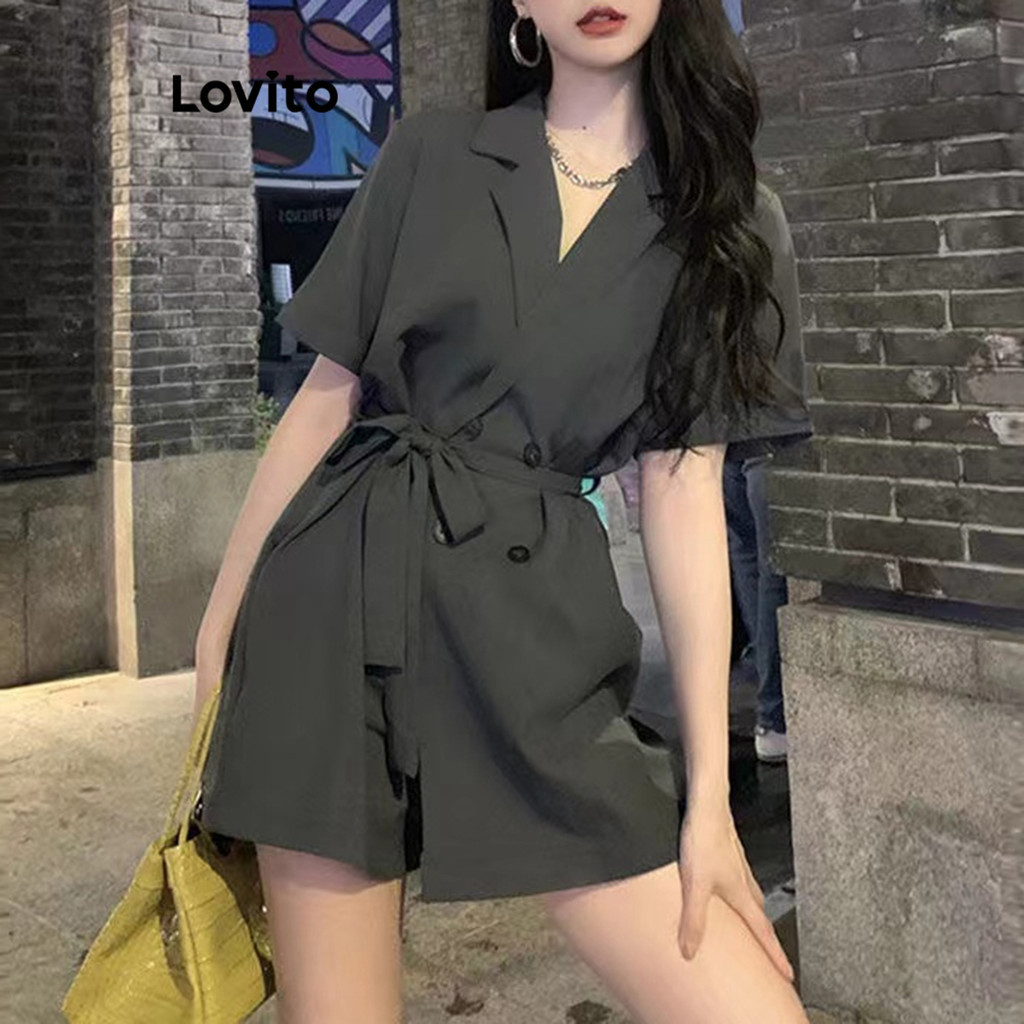 Lovito ชุดจั๊มสูทผู้หญิง มีกระดุม ผูกด้านหน้า สีพื้น สไตล์ลำลอง LNA56086