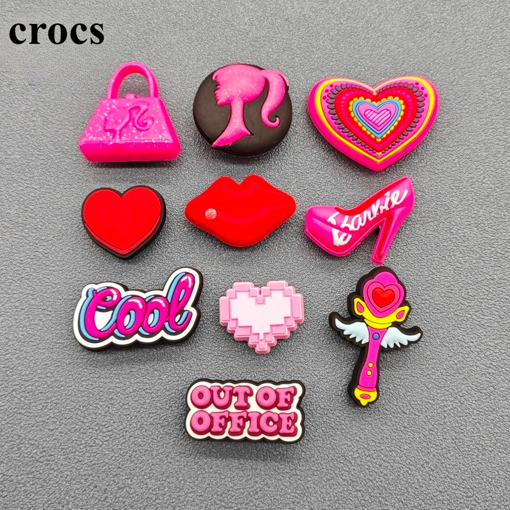 Jibbitz Crocs Charm รองเท้าหัวเข็มขัดรองเท้าแตะแฟชั่นสําหรับเด็กผู้หญิง Pink Croc DIY PVC คุณภาพสูงสําหรับเด็กผู้หญิง