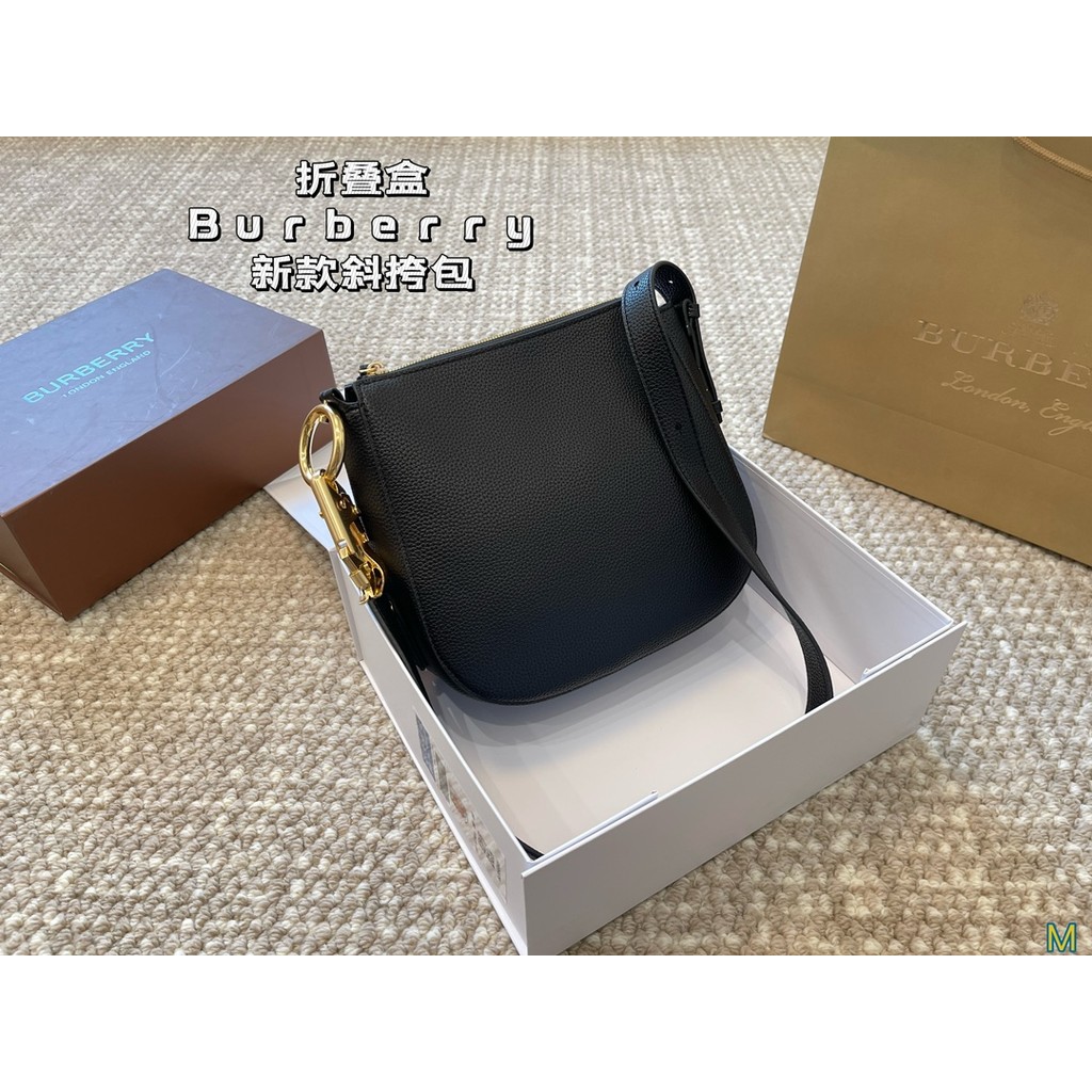 Burberry กระเป๋าสะพายแฟชั่นกีฬากระเป๋า Messenger Vanita กระเป๋าสะพายสุภาพสตรีสุภาพสตรีหนัง PU หรูหราช้อปปิ้งกระเป๋าสะพายข้างลําลอง