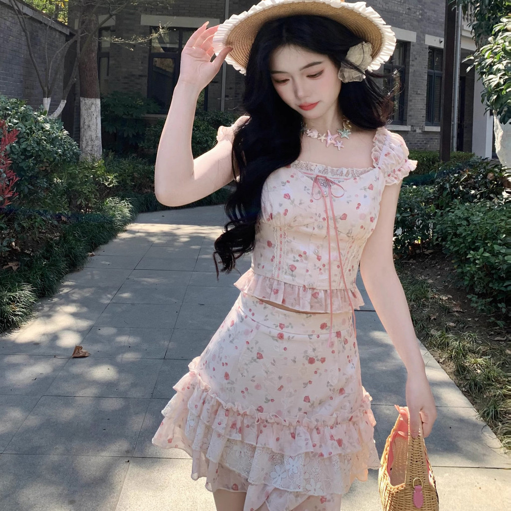 ชุดสองชิ้นสไตล์ฝรั่งเศสสำหรับฤดูร้อน ดีไซน์หวานอ่อนโยน มีลายพิมพ์ดอกไม้และโบว์ที่หน้าอก พร้อมกระโปรงสั้น ราคา ถูกที่สุด ดีลบีเคเค แกลเลอรีภาพที่ 5
