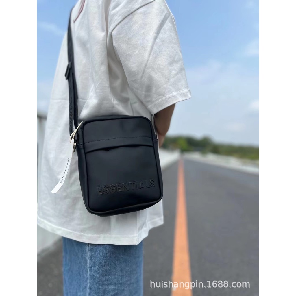 Fog Messenger Bag ESSENTIALS กระเป๋าสะพายไหล่ผู้ชายกระเป๋าโทรศัพท์มือถือ