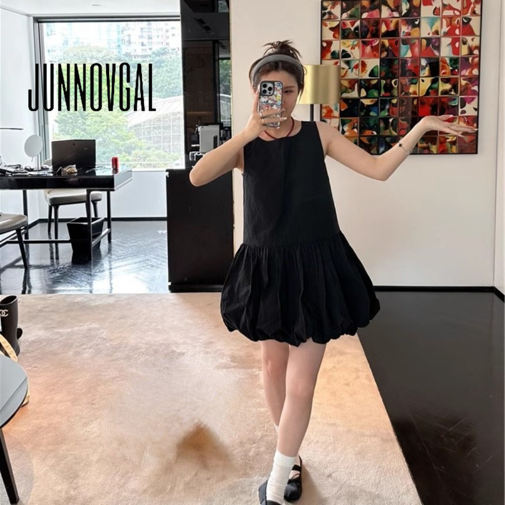 Junnovgal ผู้หญิง Mini Tiered Dress 2024 สีทึบแขนกุดสไตล์ใหม่ Nipped เอว