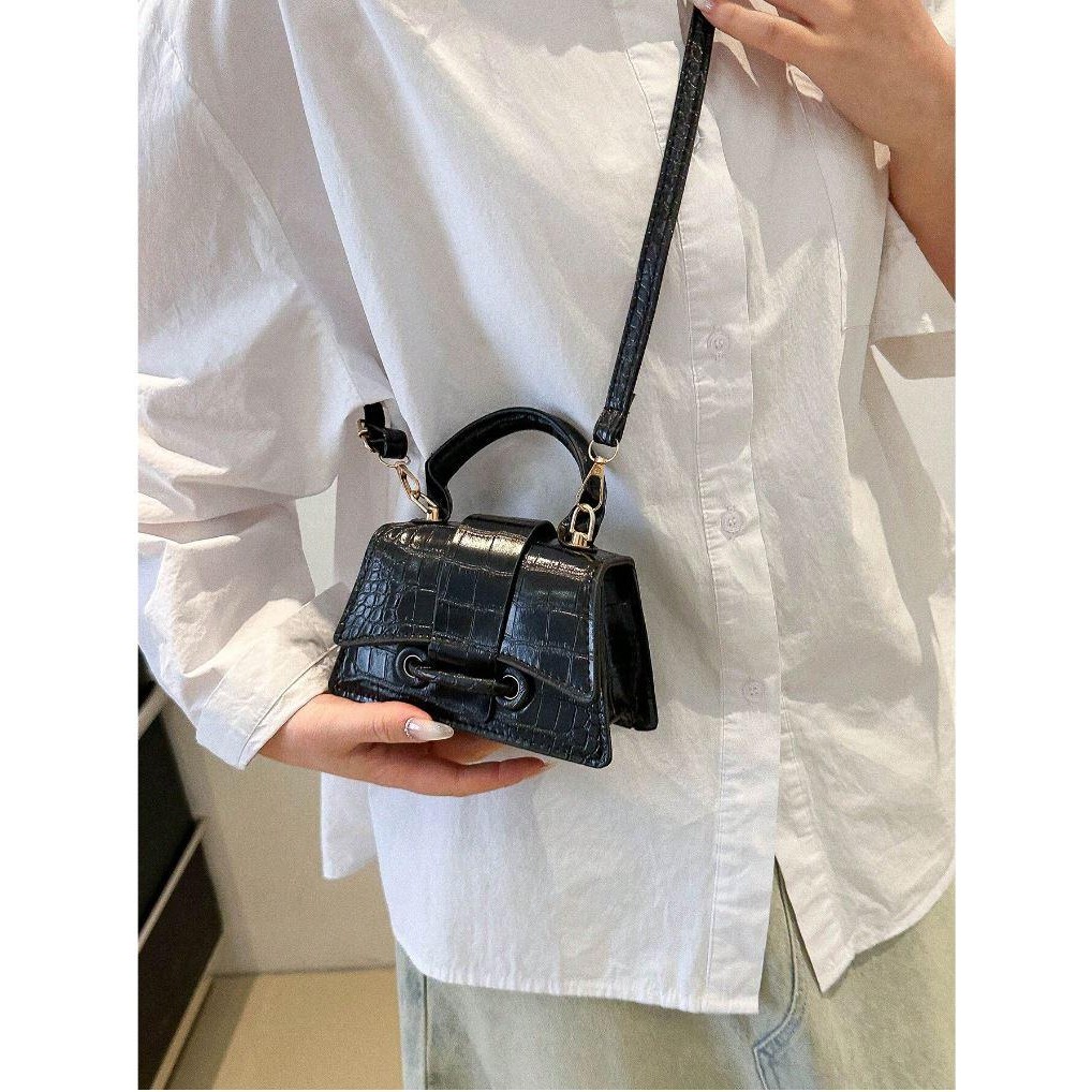 กระเป๋าสะพายข้างสีดำ ลายจระเข้ หนัง PU ทรงสวย เหมาะกับทุกลุค CB010