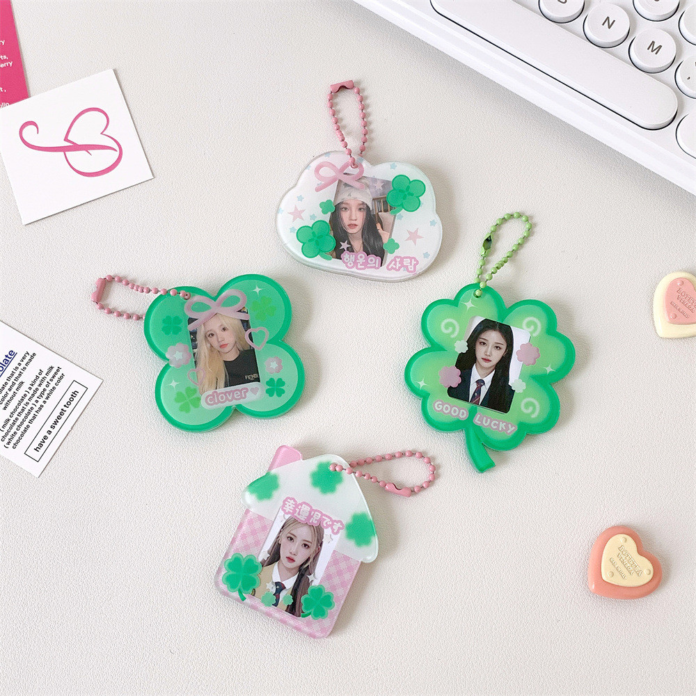 พวงกุญแจจี้ Ins Girl Four-leaf Clover 1 นิ้ว ID Photo Hollow กรอบรูปนักเรียนสามารถขยายหัวสติกเกอร์พวงกุญแจ