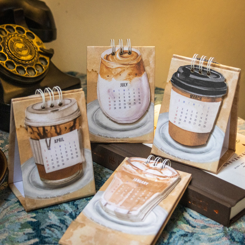 กาแฟธีม ปฏิทินตั้งโต๊ะขนาดเล็ก 2025 ปฏิทินตั้งโต๊ะขนาดเล็กมินิตารางรายวันกระดาษหนาผูกลวดคู่สําหรับใช้ในบ้านสํานักงานโรงเรี
