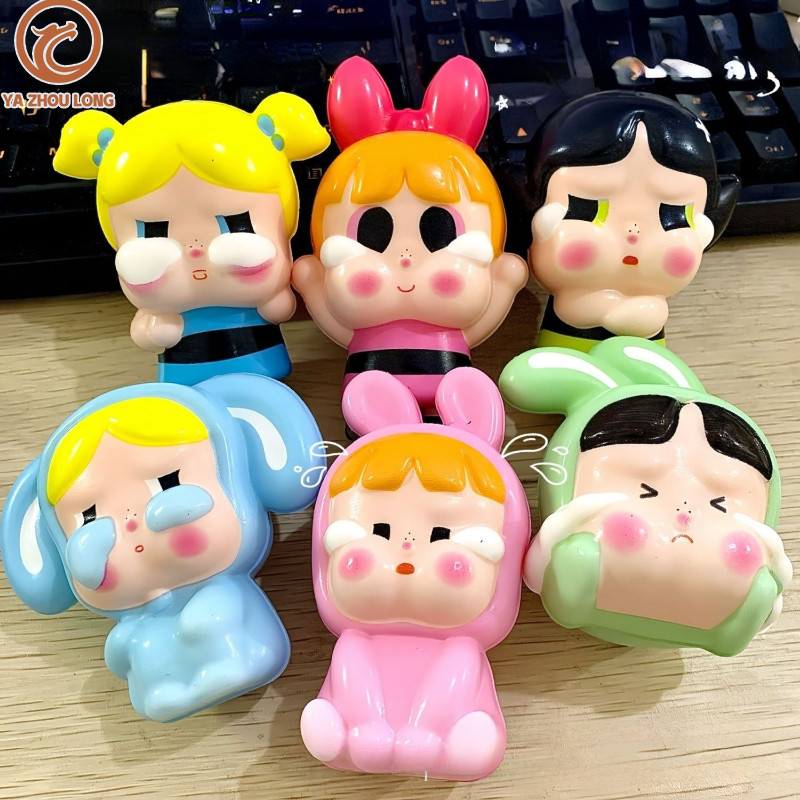 YA ZHOU LONG The Powerpuff Girls *crybaby ซีรีส์ความเศร้า รีบาวด์ช้า ของเล่นบีบอัด เครื่องประดับตั้งโต๊ะ