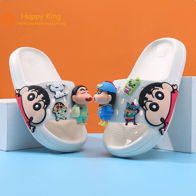 ในสต็อก รองเท้าแตะเด็ก Crayon Shin-Chan สนุกและน่ารัก Nohara Shinnosuke รองเท้าแตะการ์ตูนและรองเท้าแตะของขวัญวันเกิดกันลื่นในร่ม