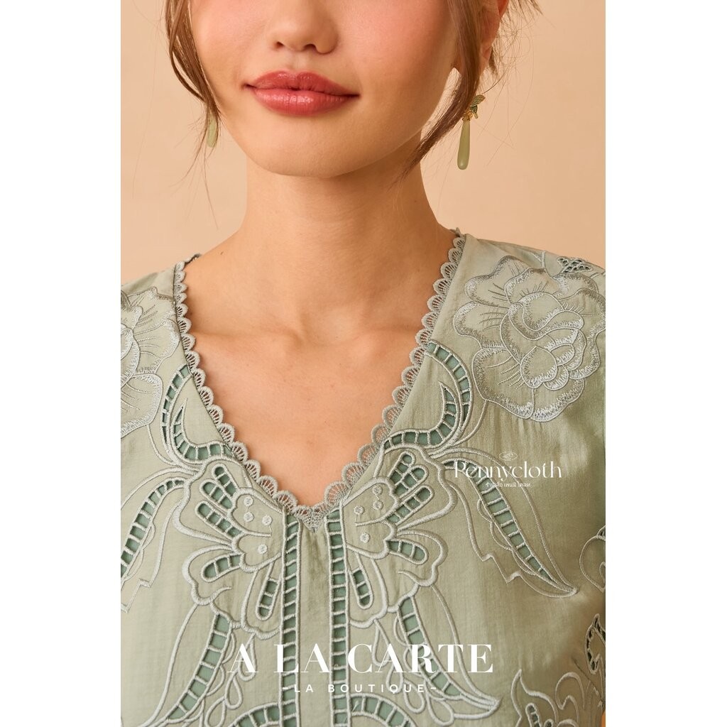 69842 เสื้อ A La Carte ชีฟองซิลด์ คอวี แขน 3 ส่วน งานปักฉลุ สวยหรู มีซับใน by PENNY CLOTH - รูปที่ 4