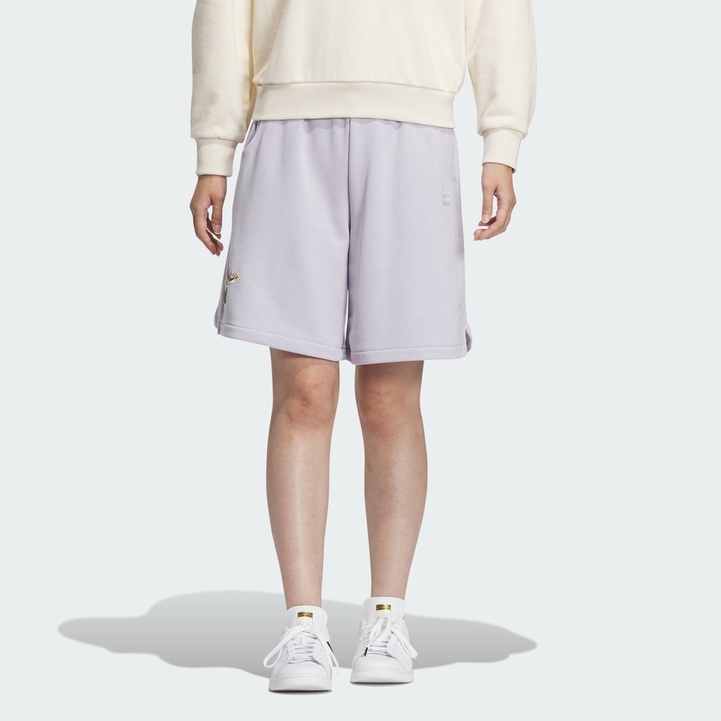 adidas ไลฟ์สไตล์ กางเกงขาสั้นลายกราฟิก Summer Holiday ผู้หญิง สีม่วง IW6303