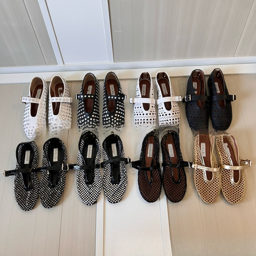 Alaia 2024 ของแท้หนังรอบ Toe Rhinestone Rivet รองเท้าหญิงบัลเล่ต์รองเท้าแบน
