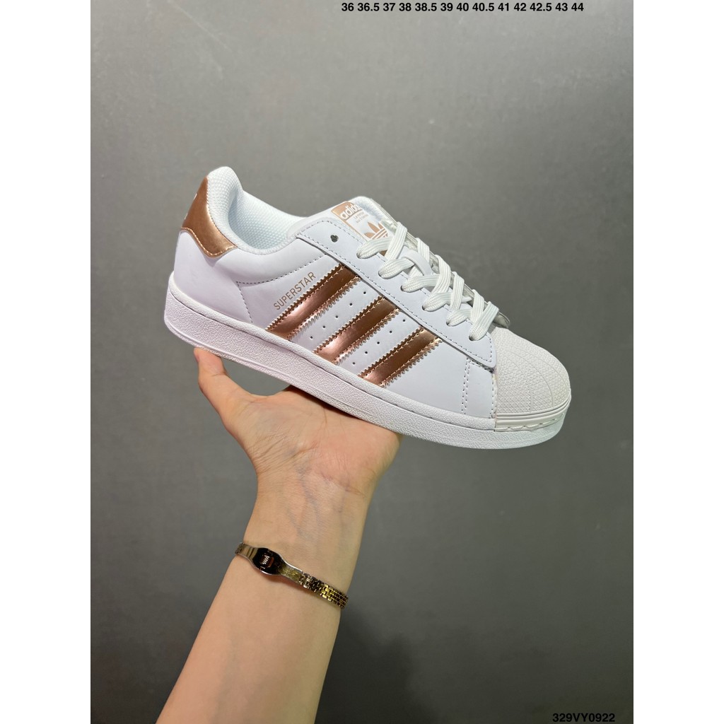 ที่มีคุณภาพสูง AD SUPERSTAR เชลล์หัวชุดสีขาวทองรองเท้าลำลองรองเท้ากีฬาน้ำหนักเบาใช้ได้ทั้งในร่มและกลางแจ้ง