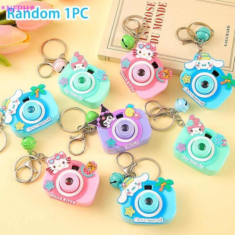 SANRIO Nfph> 1PC Chidlrenของเล่นHello Kittyกล้องโปรเจคเตอร์พวงกุญแจSanrioรูปอะนิเมะMelody Cinnamoroll Kuromi Kawaiiตกแต่งของขวัญใหม่