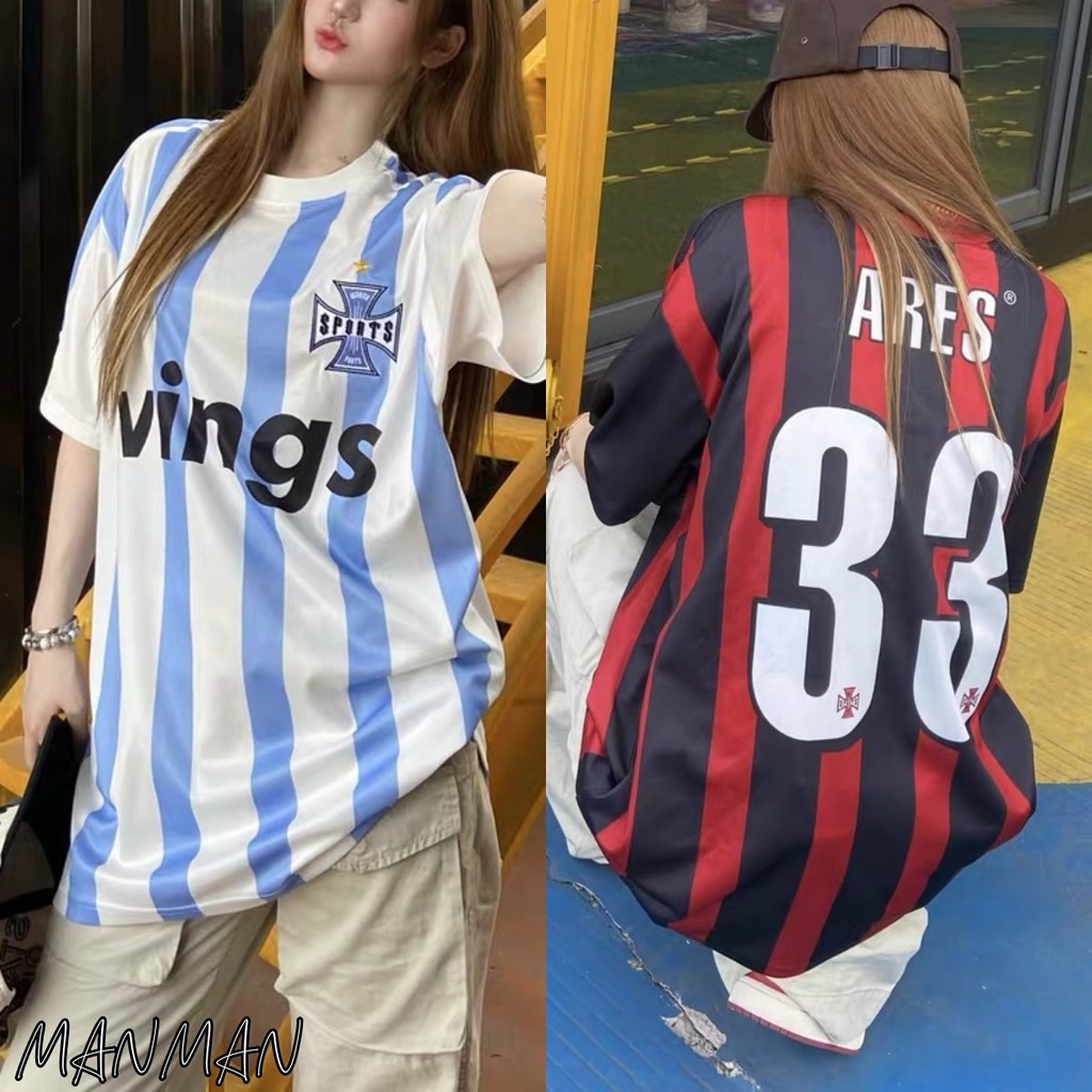 MANMAN เสื้อยืดผู้ชาย ลายทาง ลำลอง แขนสั้นสไตล์อเมริกัน ชุดคู่รัก เสื้อคอกลม แบบหลวม