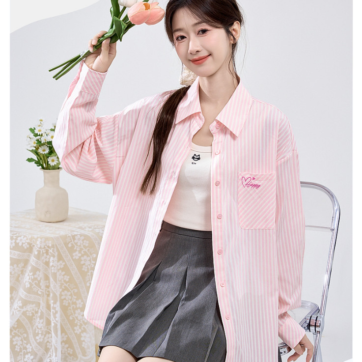 Laterme เสื้อเชิ้ตแขนยาวลายทางสีชมพู พร้อมลายปัก