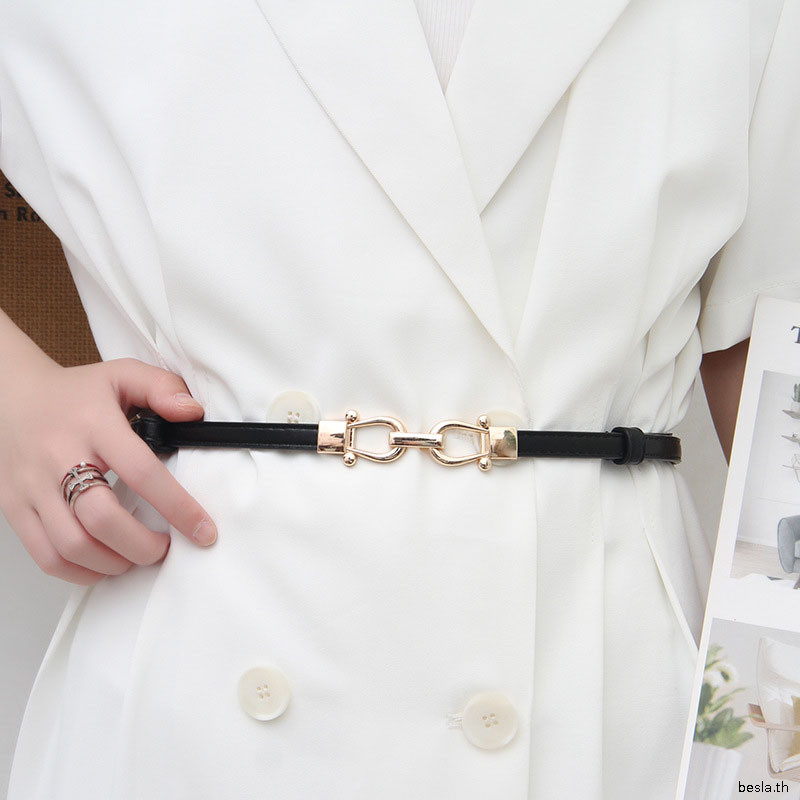 แฟชั่นกระโปรงเอวบางสำหรับผู้หญิง กับเข็มขัดตกแต่งและเสื้อกันหนาว