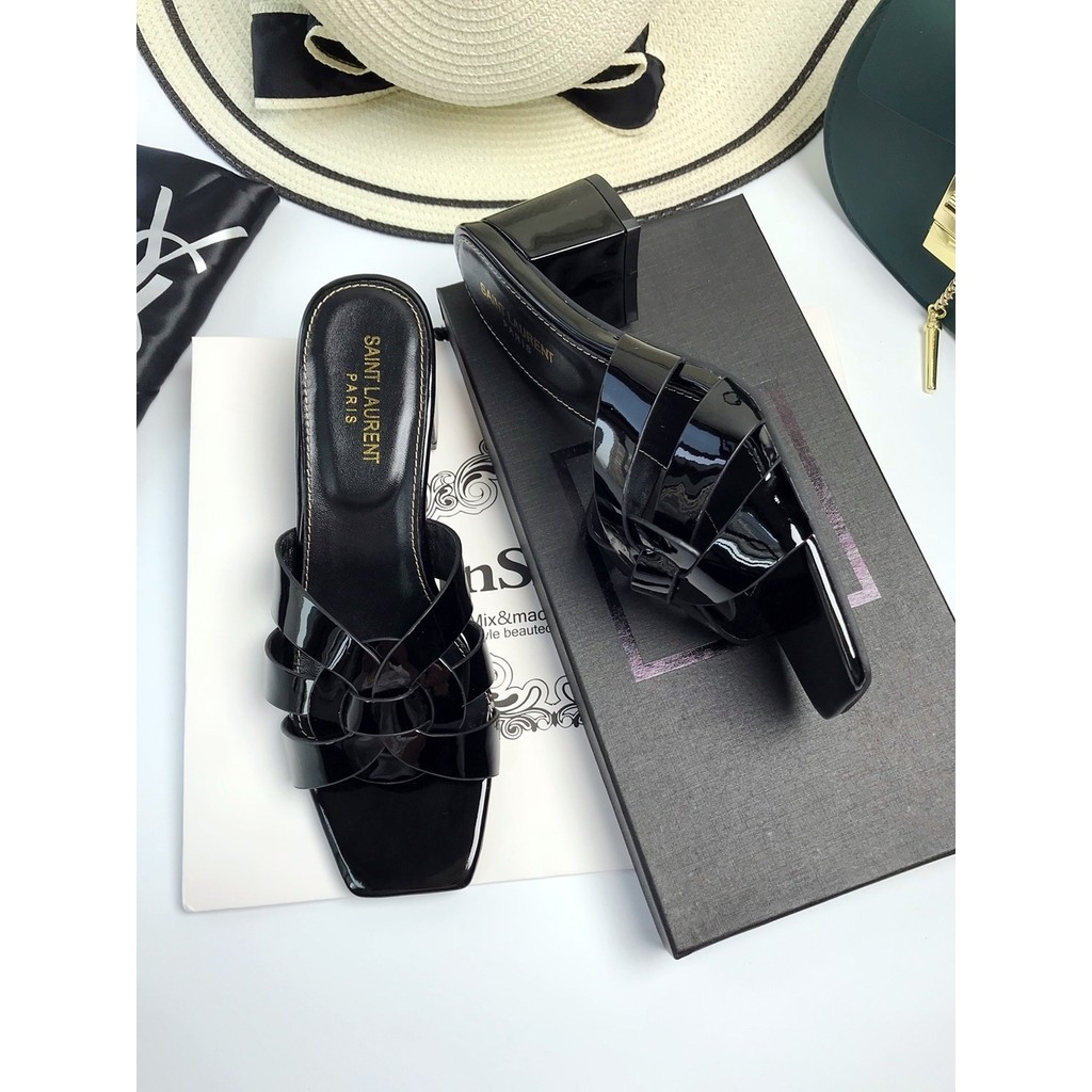 รองเท้าแตะผู้หญิง สไตล์คลาสสิกใหม่ สแควร์Toe ส้นกว้าง สะดวกสบาย เทรนด์ยุโรป