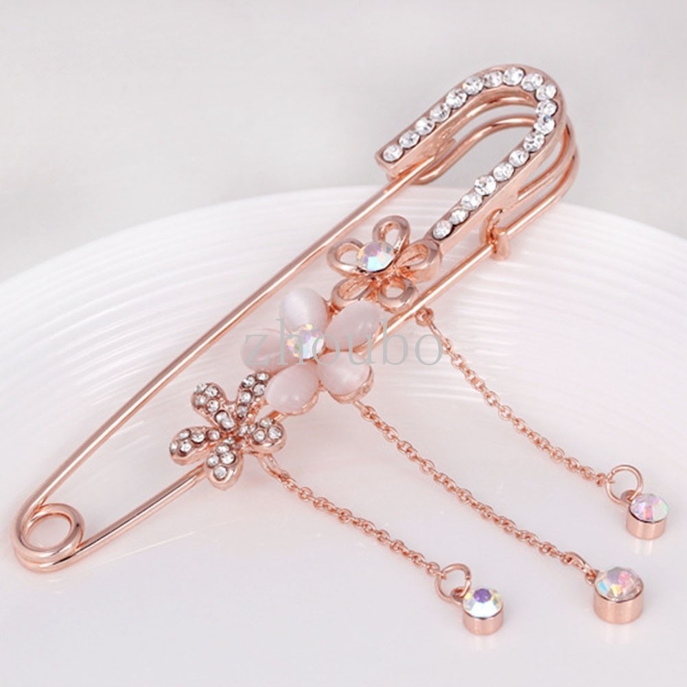 เข็มกลัดแต่งดอกไม้ สำหรับประดบตัว หรือกระเป๋า