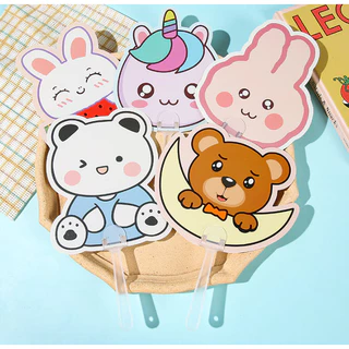 [รุ่นตูนไดคัท] พัดพลาสติก พัดมือ ลายการ์ตูน มี8ลาย สุ่มลาย น่ารักมากๆ S0193 สุ่มลาย ของที่ระลึก