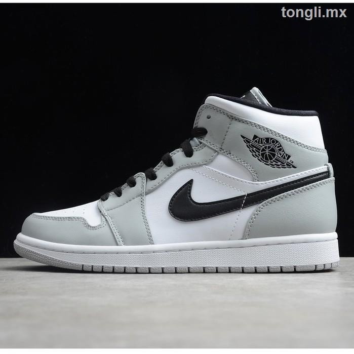 Nike Air Jordan 1 MID Light SMOKE Grey รองเท้าบาสเก็ตบอลผู้ชายและรองเท้าวิ่งสำหรับผู้หญิงรองเท้า AJ1