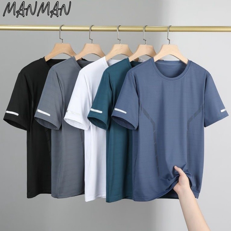 MANMAN เสื้อยืดผู้ชาย เสื้อคอกลม แบบหลวม กีฬาแขนสั้น มีความยืดหยุ่น ลำลอง