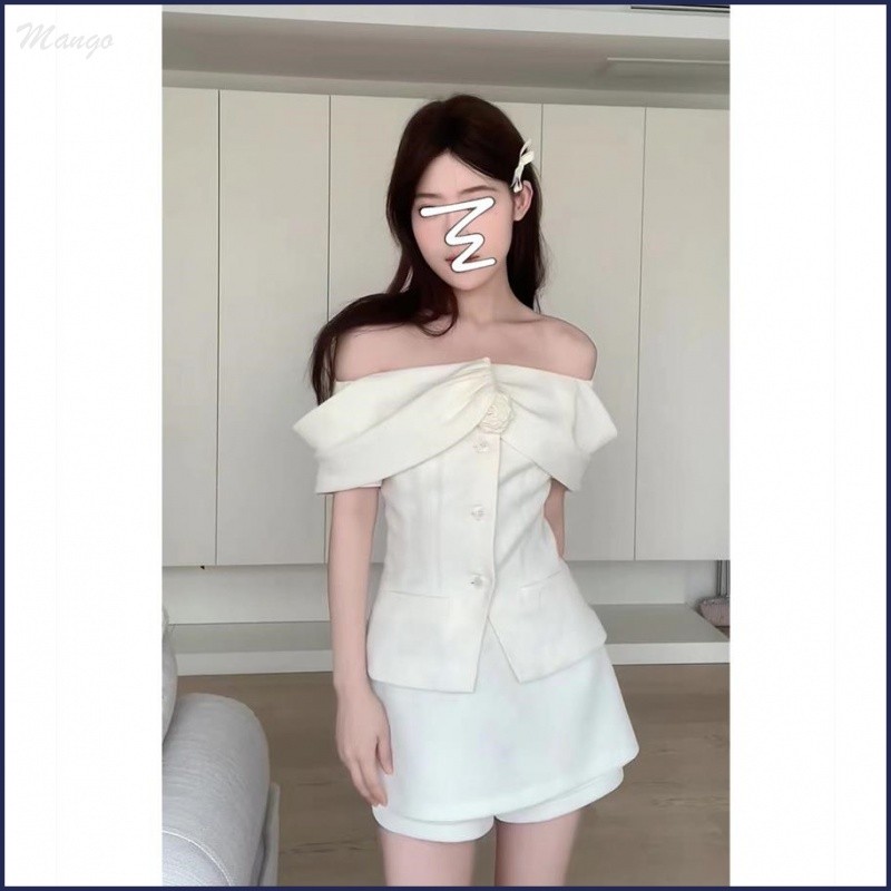 Influencer Same Style Milk White One-Shoulder Suit Womens Single-Breasted Top + กางเกงขาสั้นเอวสูง