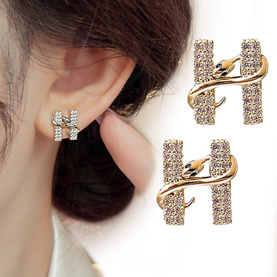 ต่างหูตัวอักษร Rhinestone เกาหลีของญี่ปุ่นสไตล์ใหม่ความรู้สึกระดับไฮเอนด์ต่างหูแฟชั่นหรูหรา