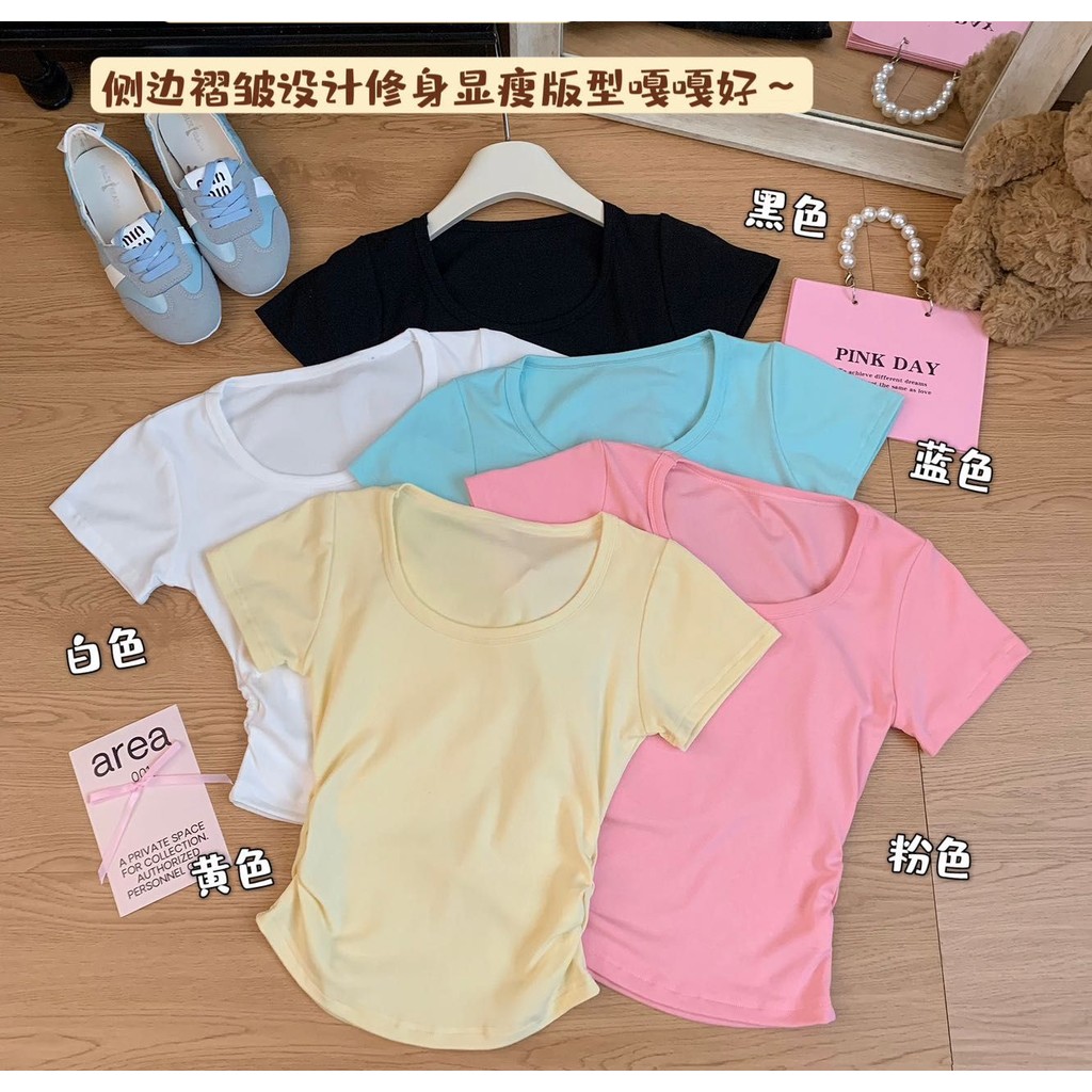 เสื้อยืดแขนสั้นคอเหลี่ยมพร้อมแผ่นรองหน้าอกผู้หญิง 2025 สไตล์ใหม่ฤดูร้อนสไตล์ตะวันตกลดอายุสไตล์สั้น S