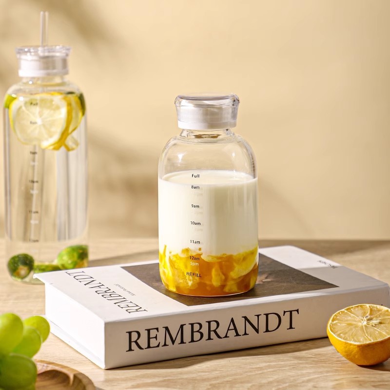 【การจัดส่งรวดเร็ว】แก้วน้ำตาชั่ง ขวดน้ำ แก้วมีฝาปิด น้ำผลไม้ นม แก้วมีหลอด ขวดน้ำพลาสติก น้ำดื่ม