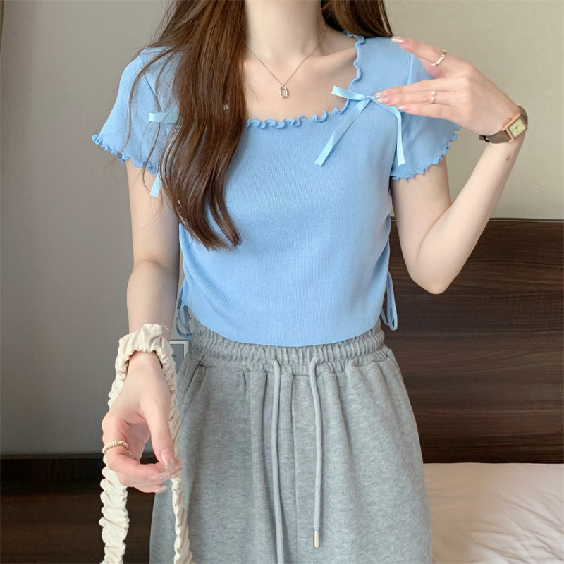 DoDo⭐️พร้อมส่ง⭐️เสื้อไหมพรมแขนสั้น คอสี่เหลี่ยม ผูกโบว์สีพื้นแต่งขอบหยัก(09005)